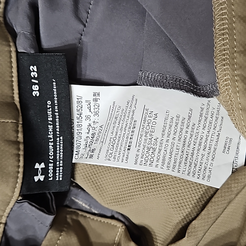 36/32 Under Armour Light Weight Khaki Golf Pants